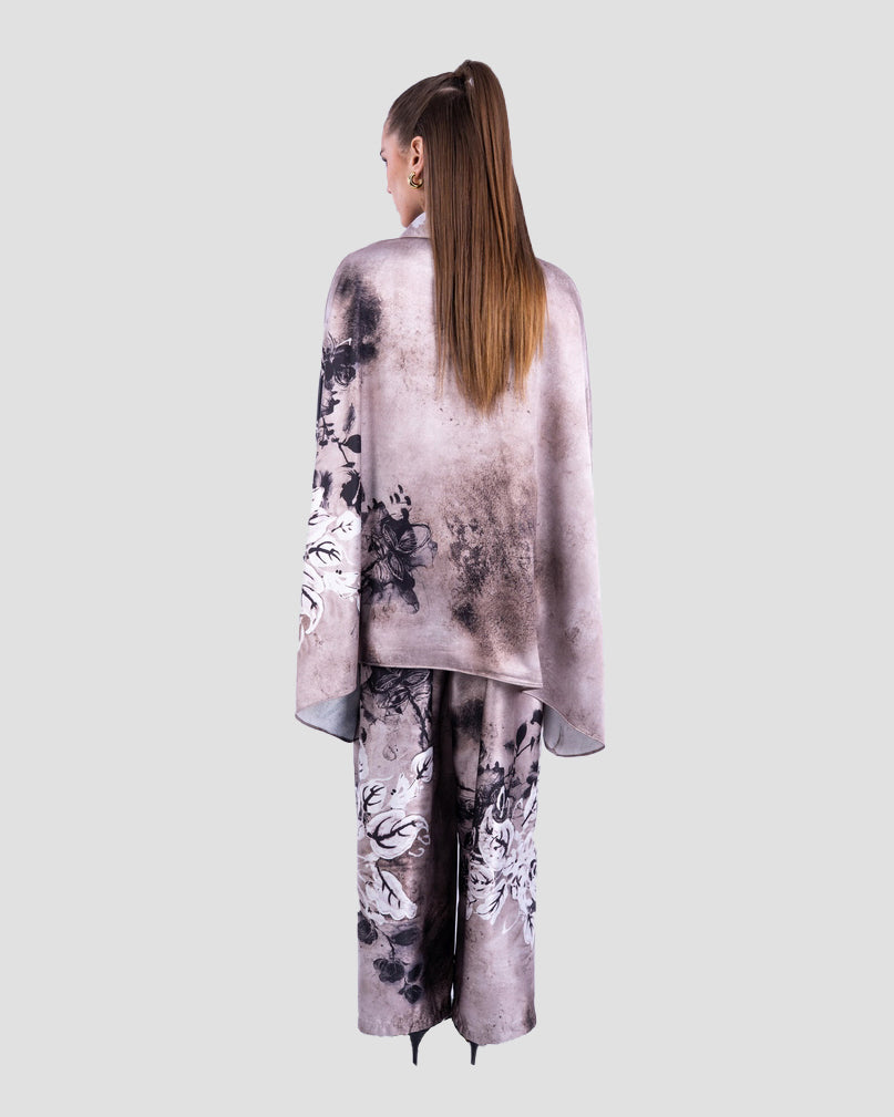 بلوزة ساتان زهرية بأكمام منسدلة