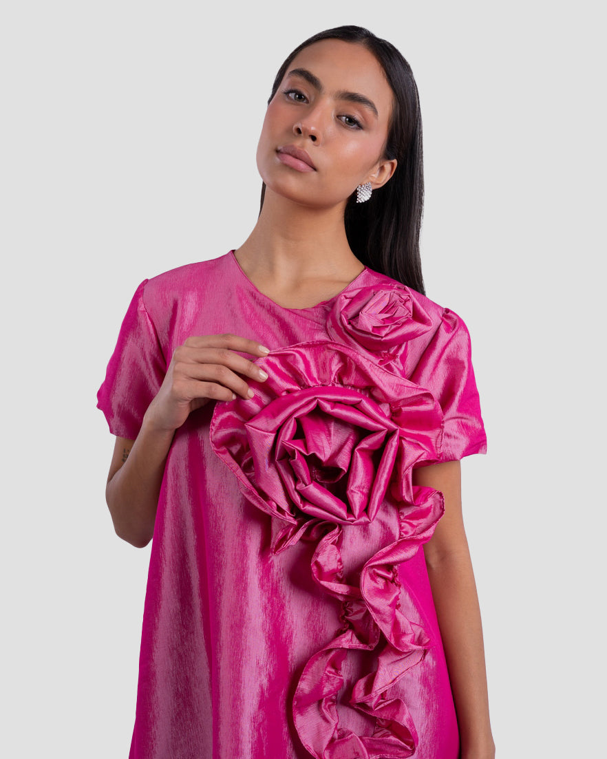 فستان قصير بتفاصيل زهرية