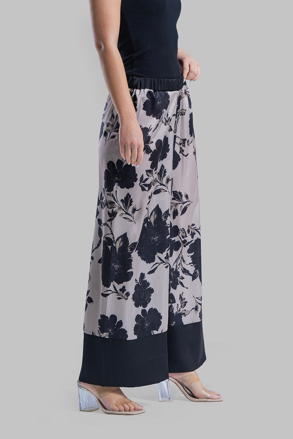 بنطال بخصر مطاطي مزين بالزهور