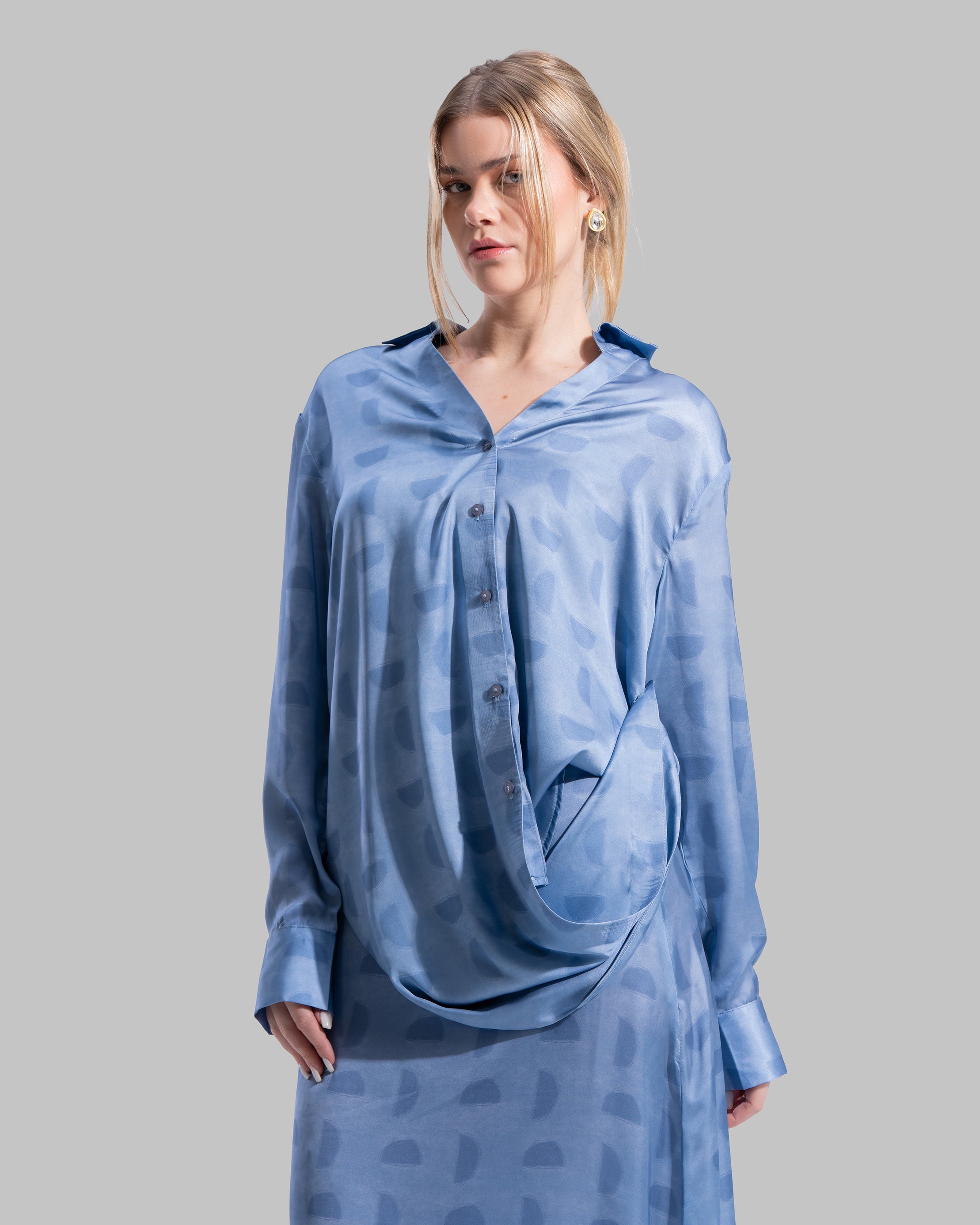 V-neck Blouse with a lapel collar and long sleeves