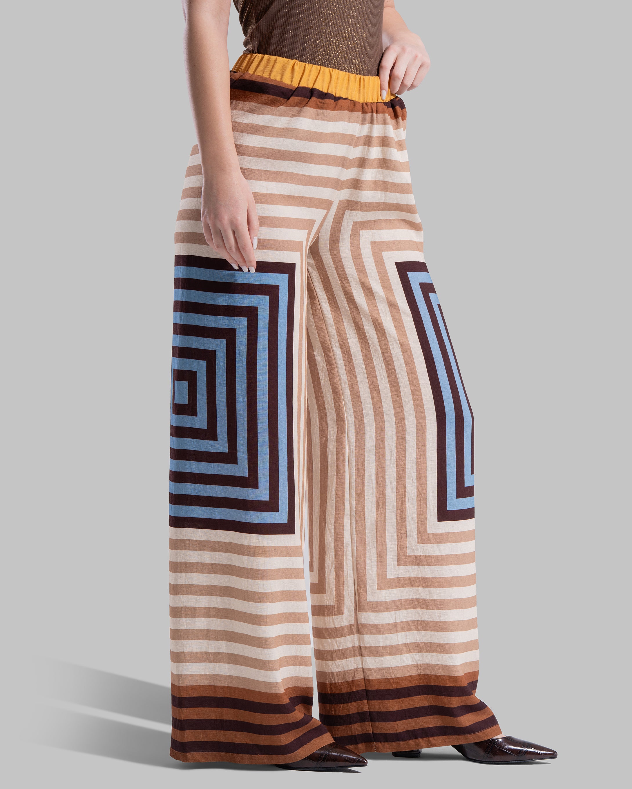 printed wide -leg pants .