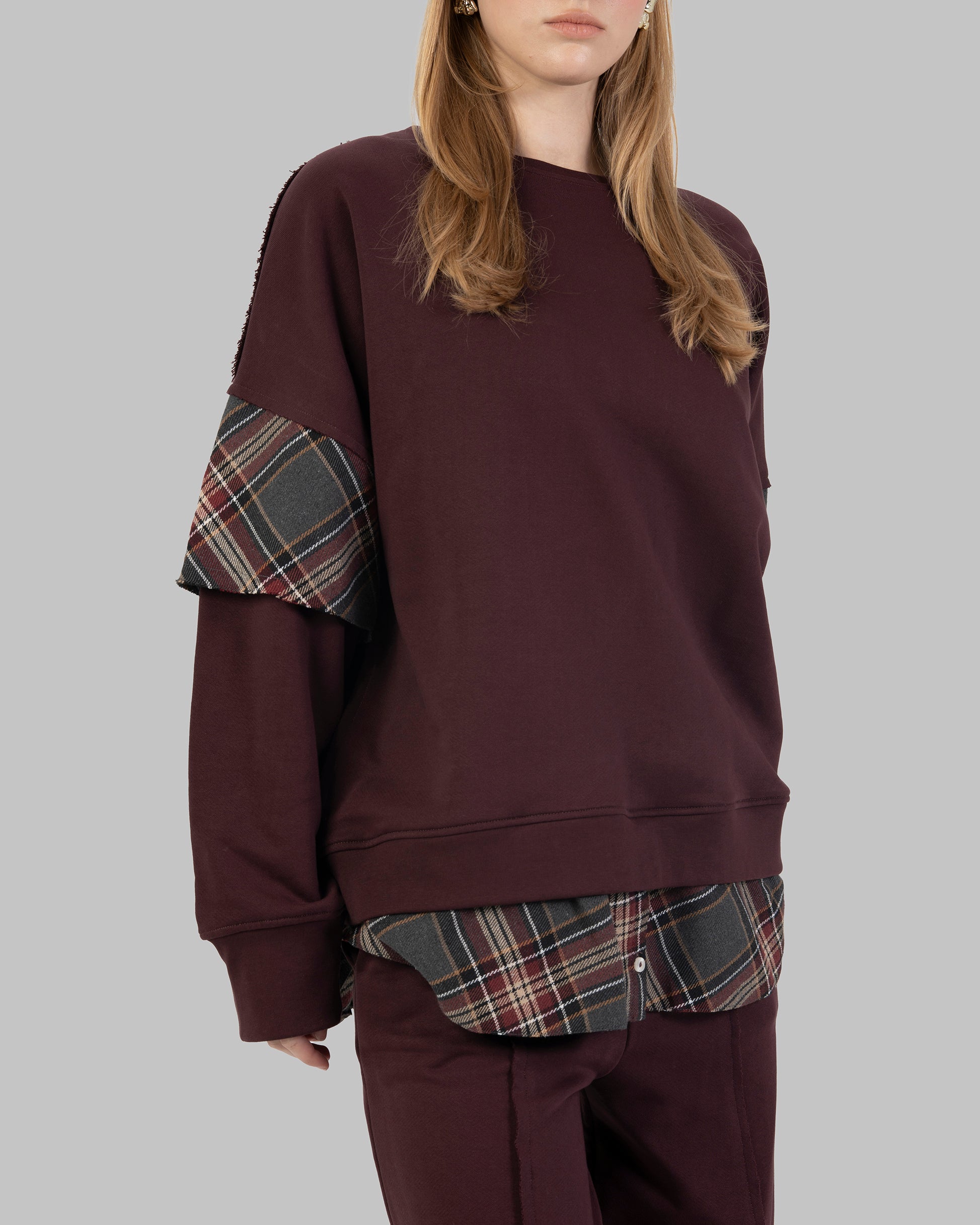 Oversized sweatshirt.