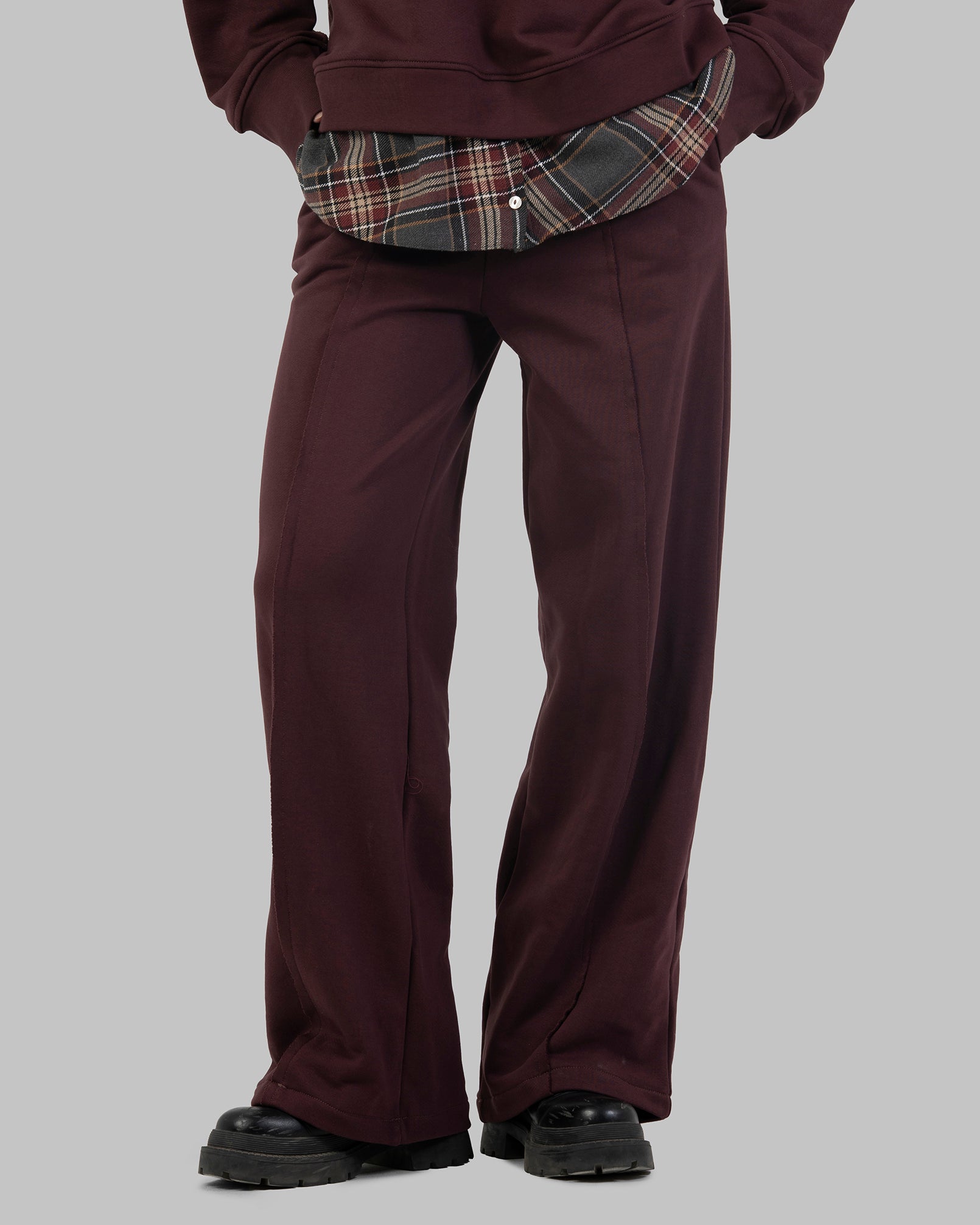 High-waist wide-leg pants in soft fabric.