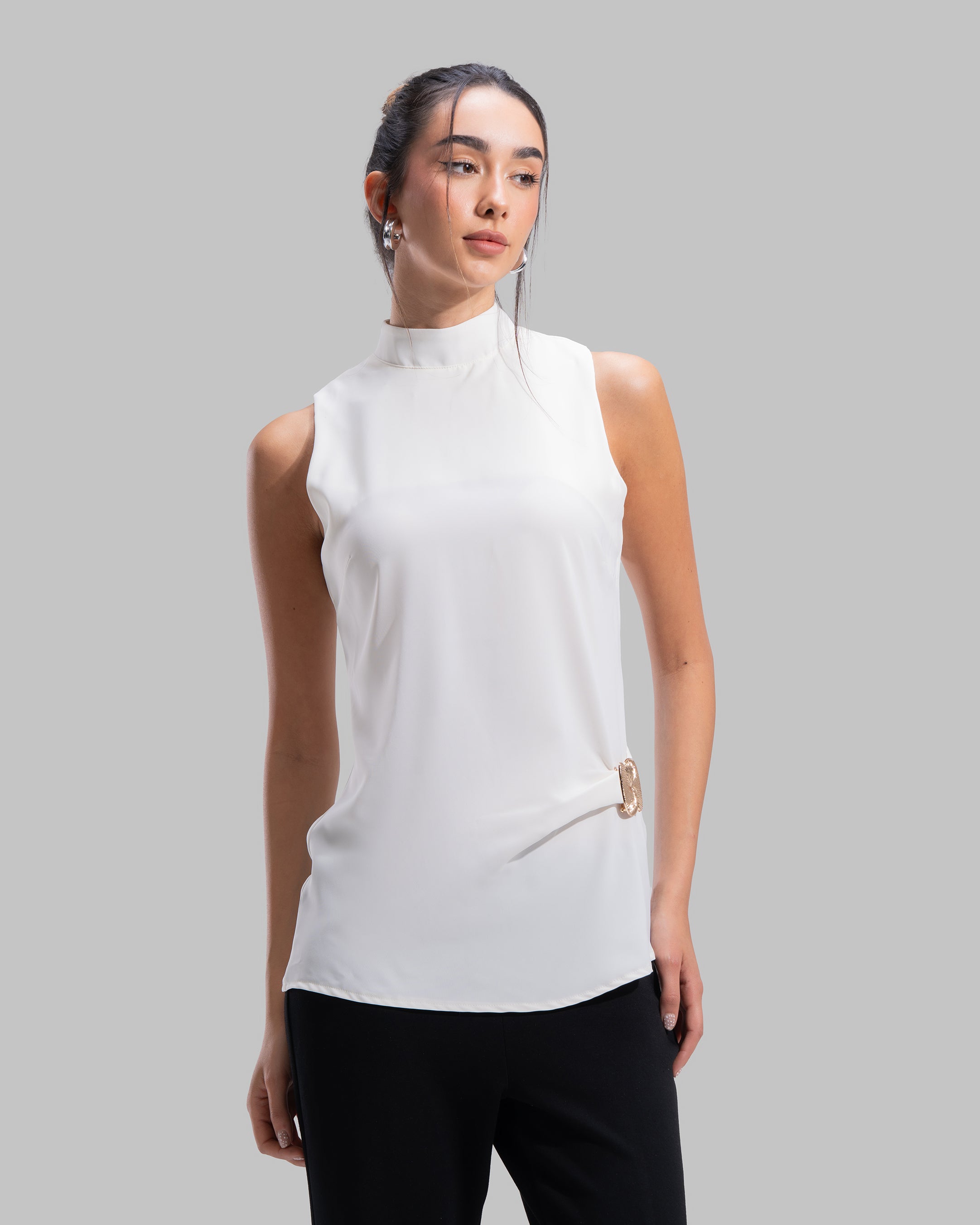 Sleeveless ribbed tank top with a metallic thread finish and a round neck.