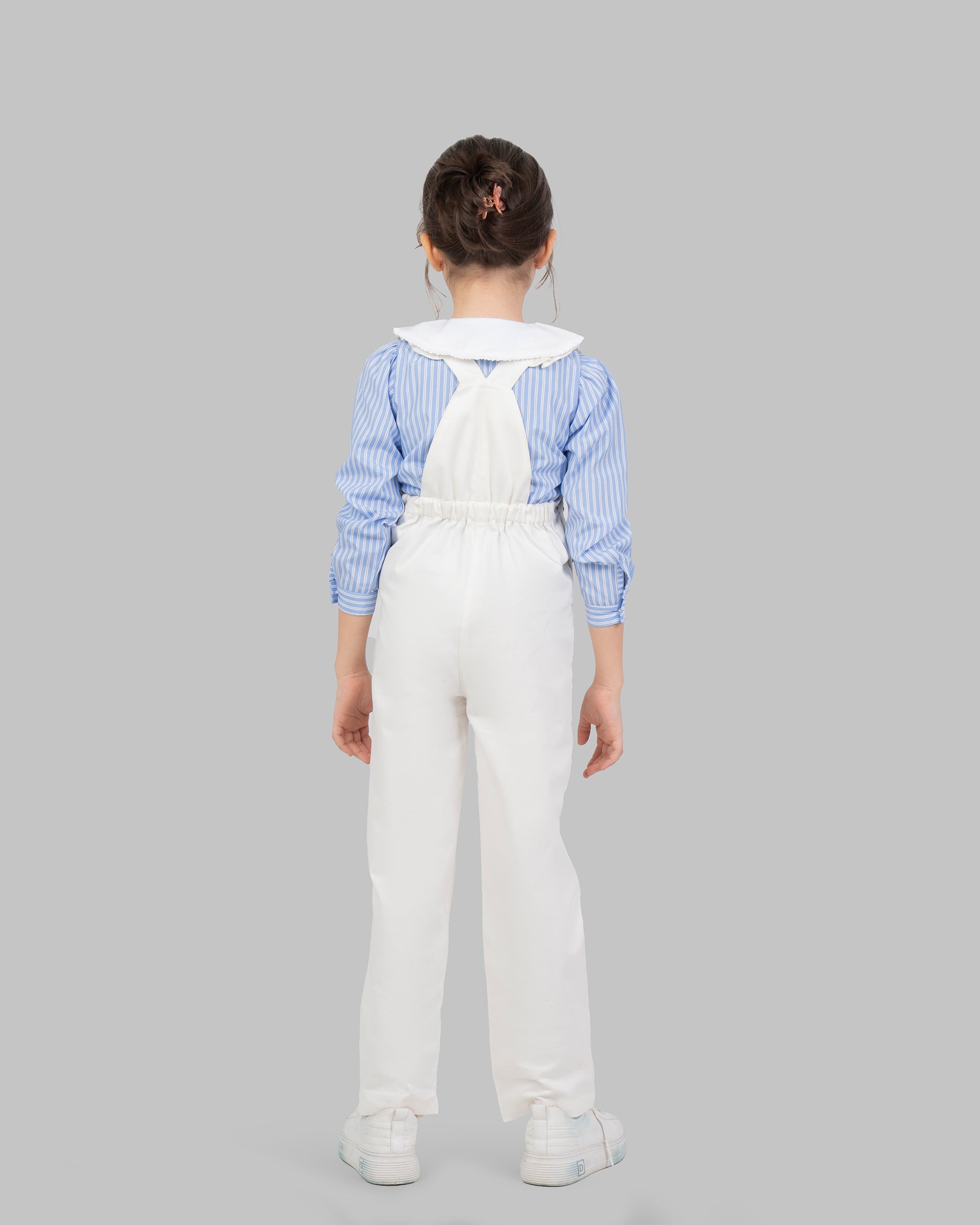 jumpsuit in flashy colors with adjustable shoulder straps and ruffle detailing.