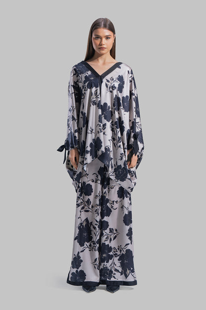 بلوزة بياقة على شكل حرف V مزينة بالزهور