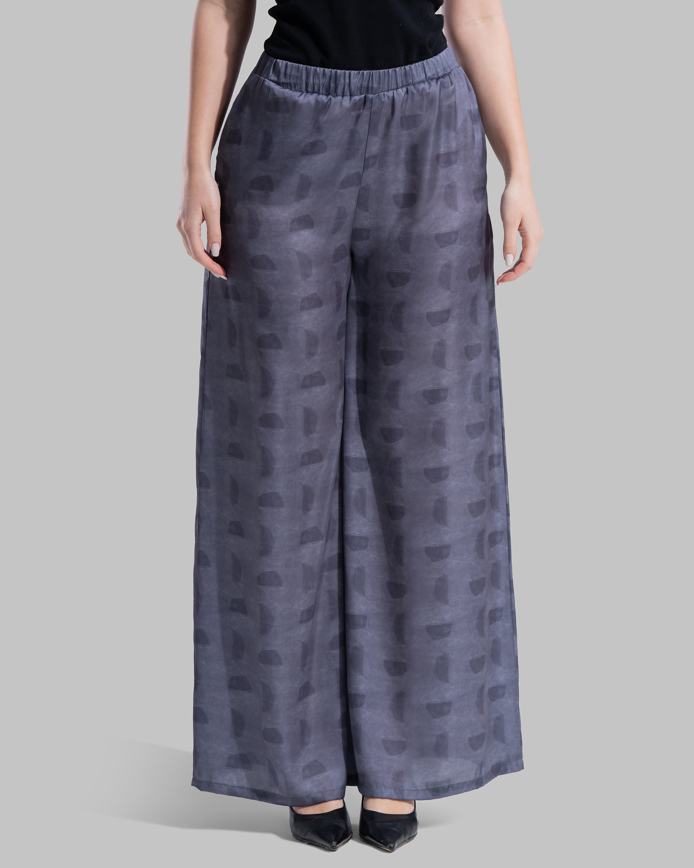 High-waist Pants with an elasticated waistband for comfort.