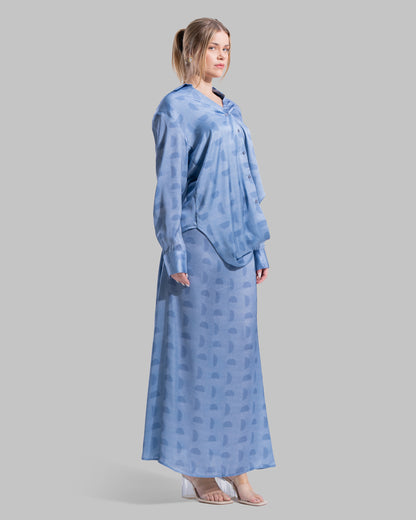 V-neck Blouse with a lapel collar and long sleeves