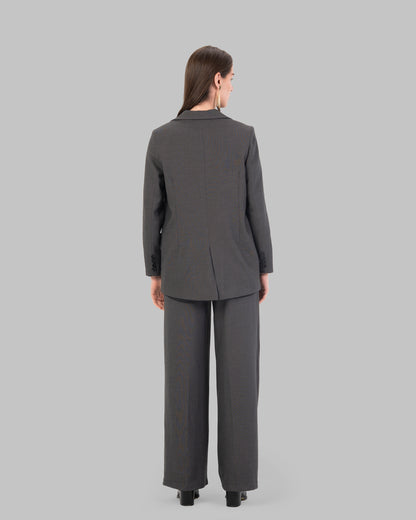 بليزر مزدوج الصدر.