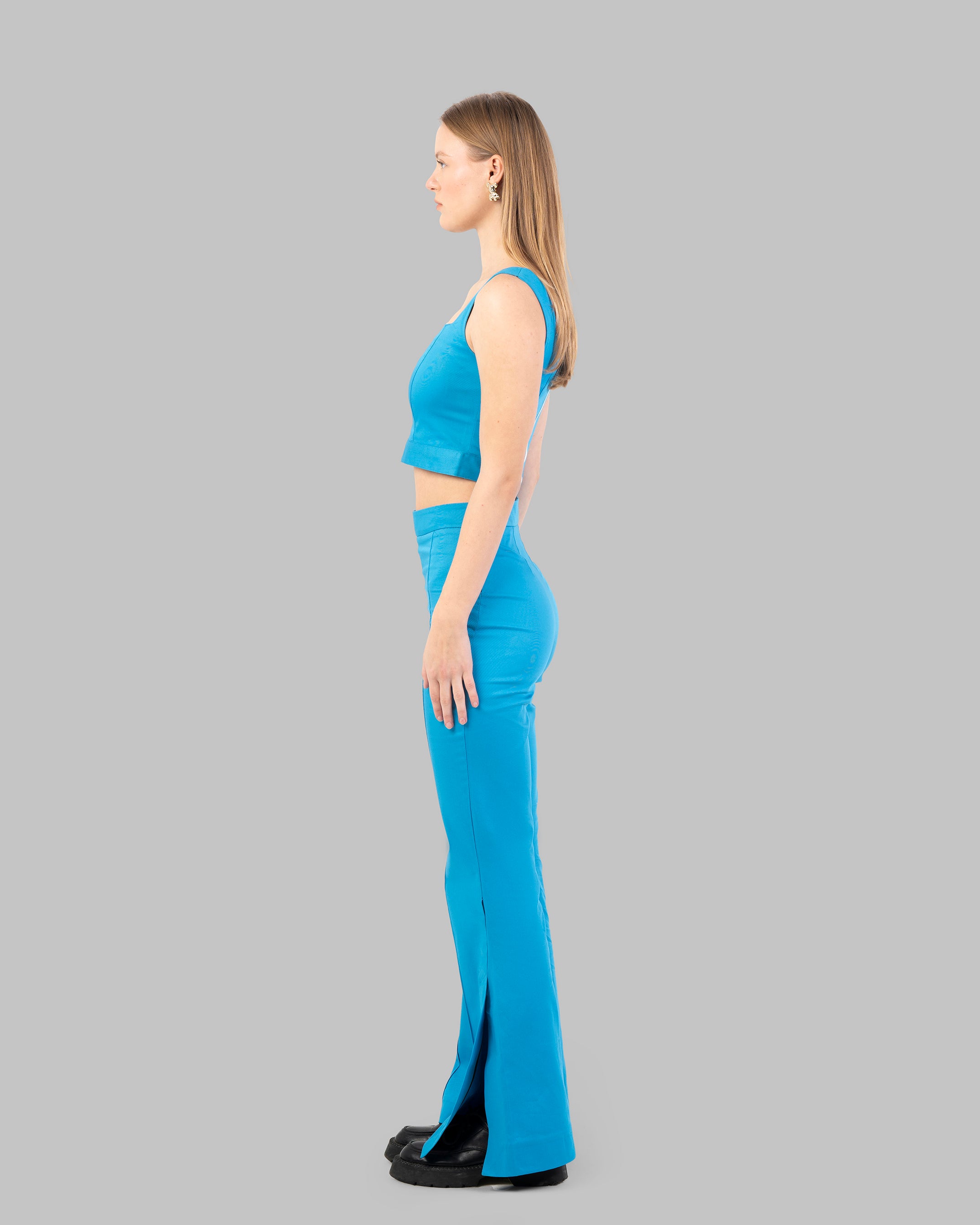 سترة كبيرة الحجم ذات صفين من الأزرار.