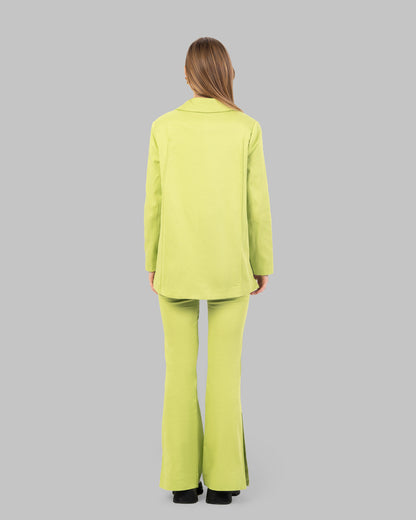 سترة كبيرة الحجم ذات صفين من الأزرار.