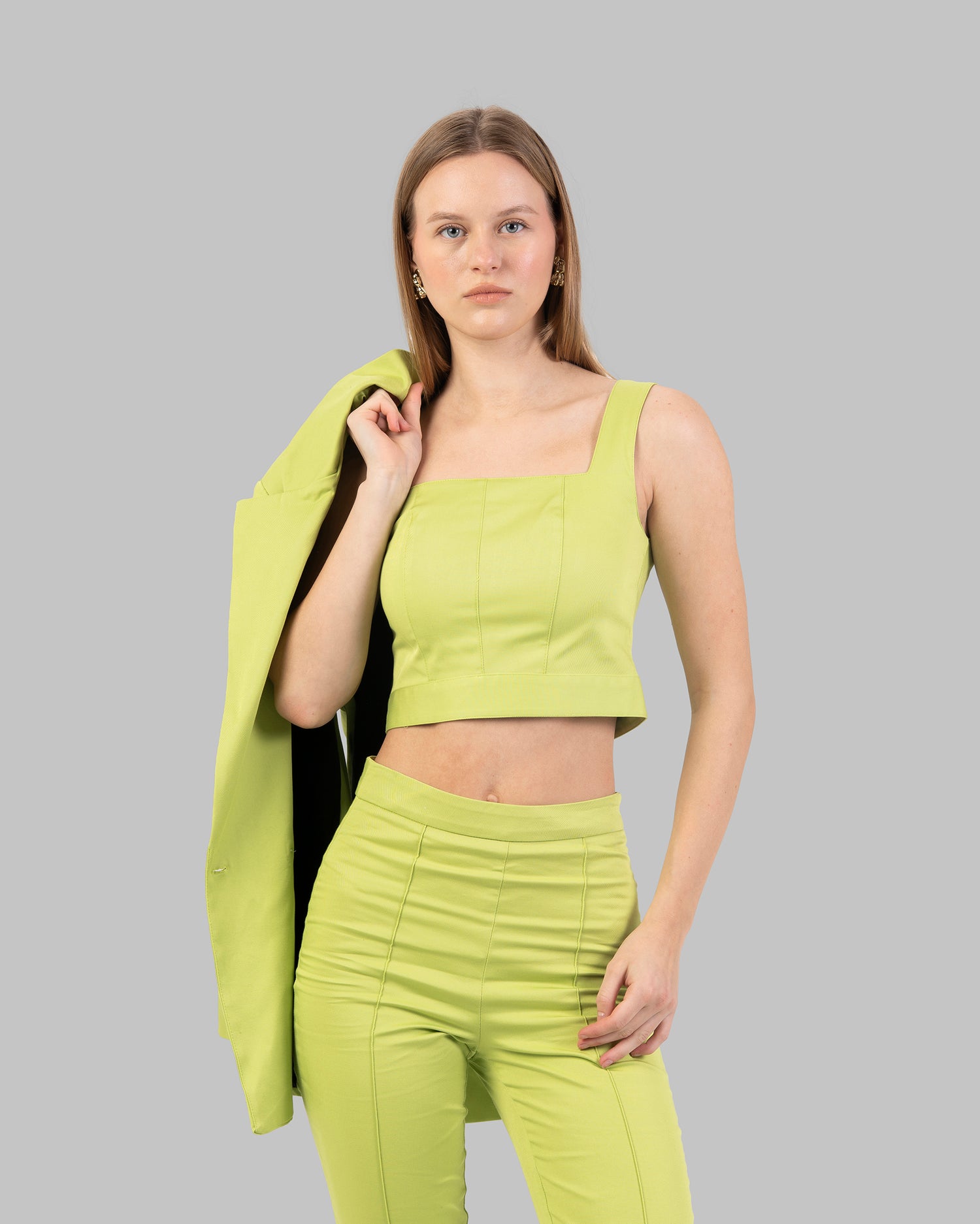 سترة كبيرة الحجم ذات صفين من الأزرار.