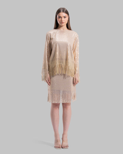 Round neck Blouse with long sleeves.