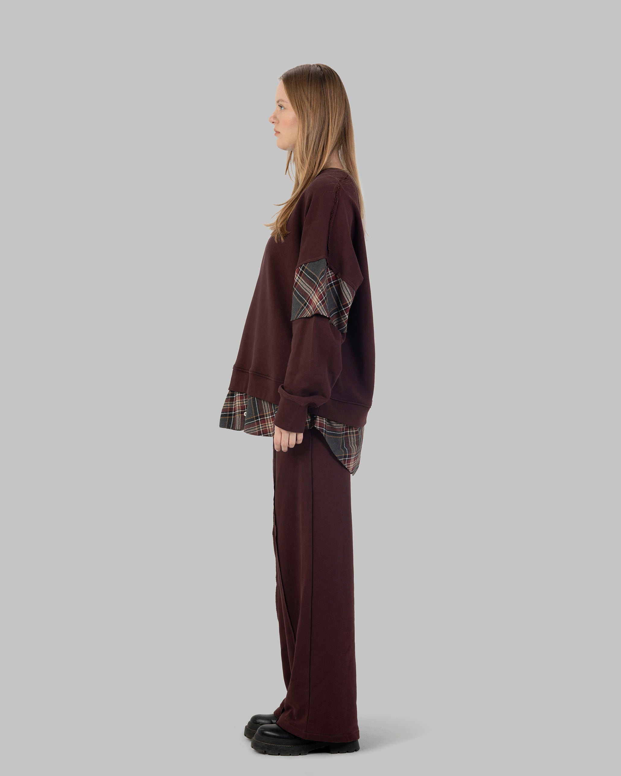 Oversized sweatshirt.