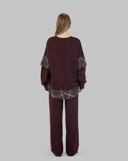 Oversized sweatshirt.