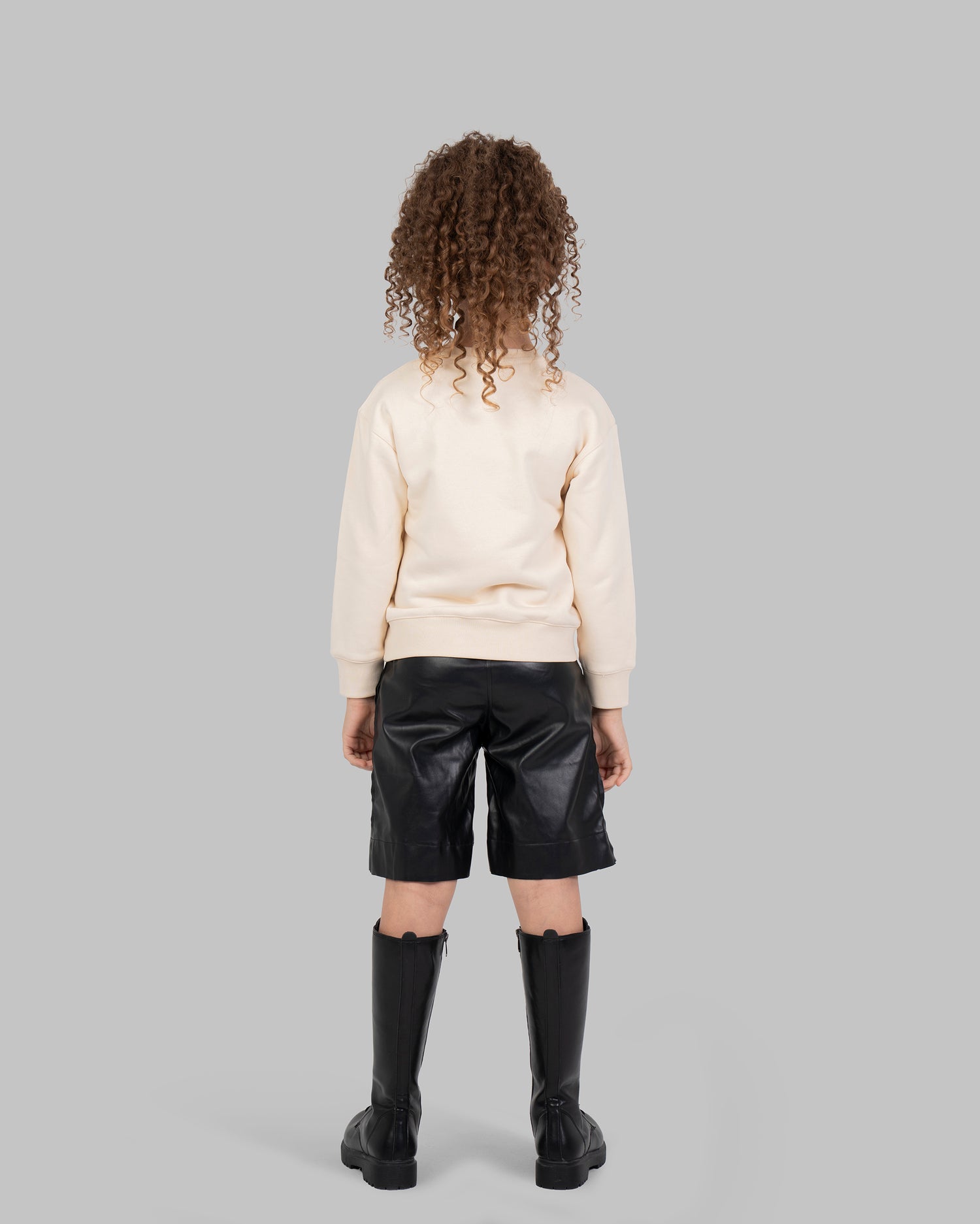 sweatshirt with Clothes bow.