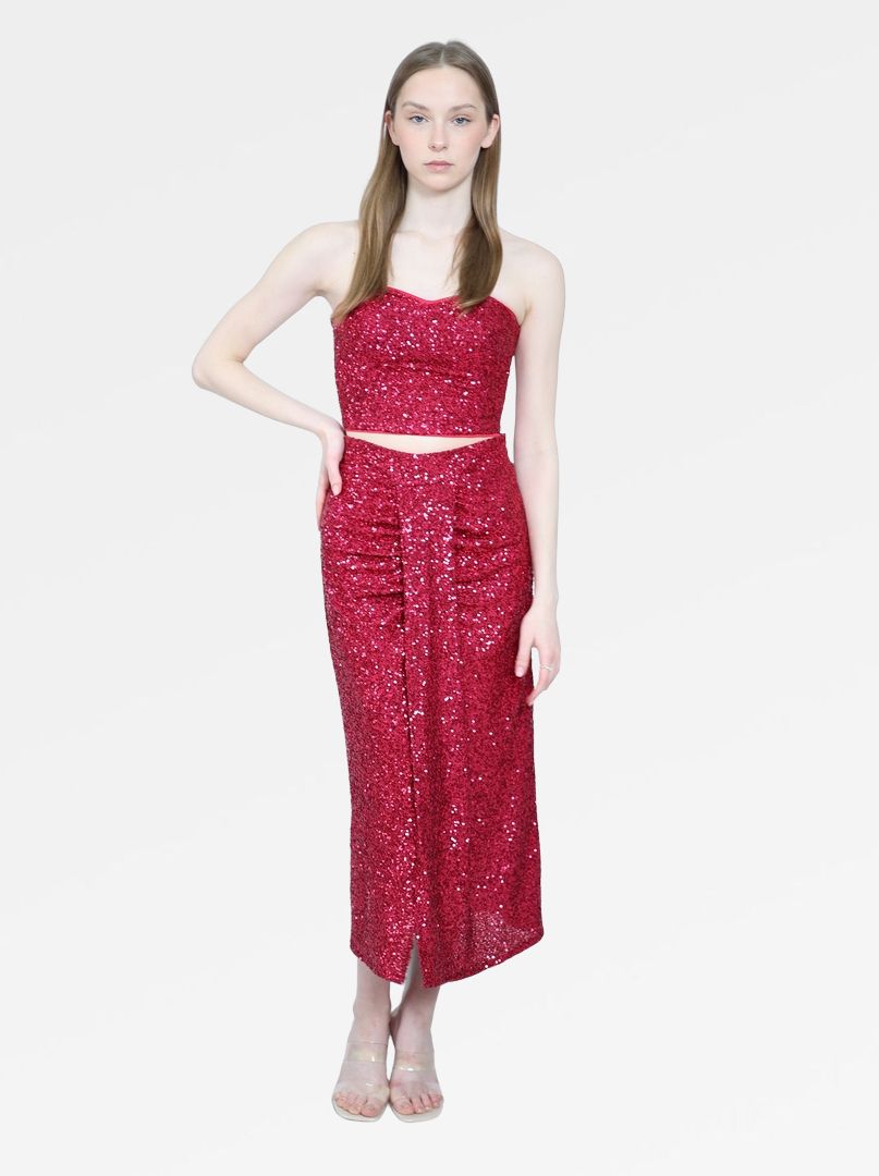 بلوزة قصيرة مزينة بالترتر