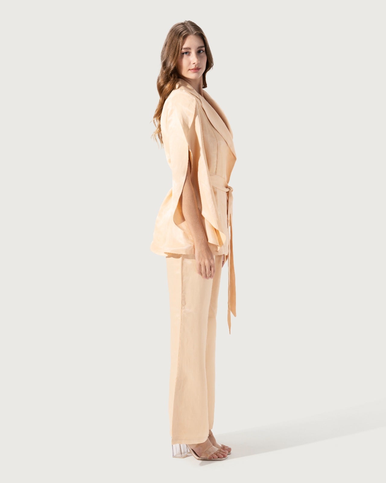 BLAZER WITH SLIT AND NOTCHED LAPEL AND LONG SLEEVES