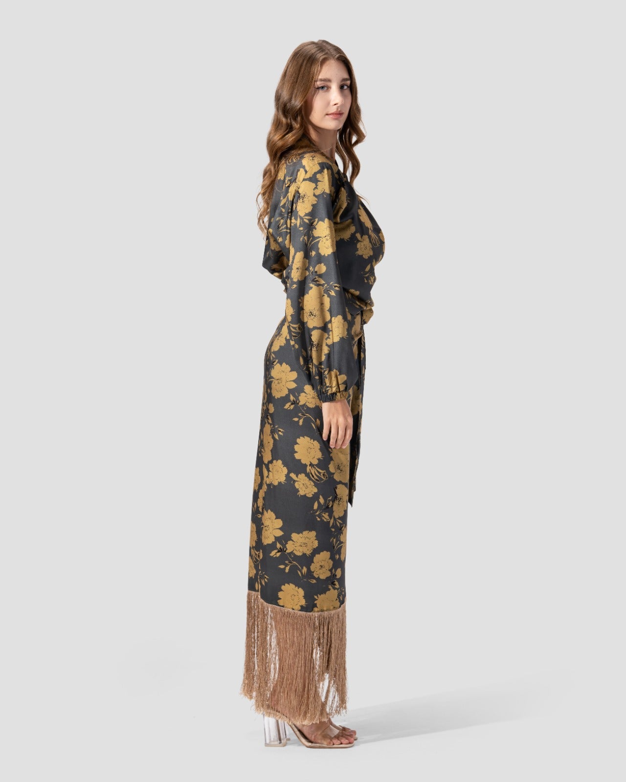 تنورة ملفوفة مطبوعة مع حافة مزينة بالشراشيب