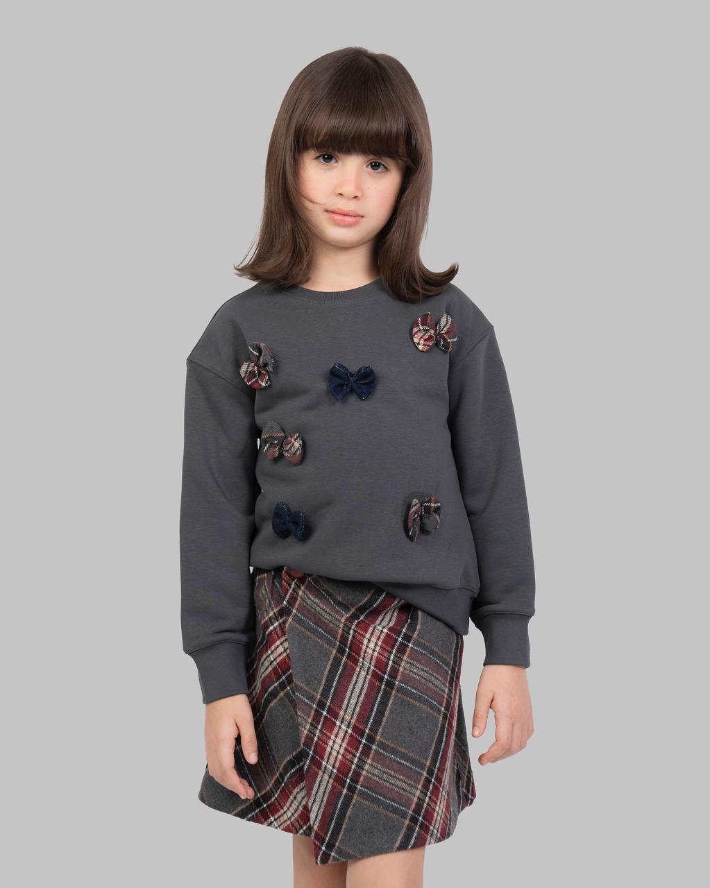 sweatshirt with Clothes bow.